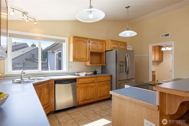 261 E Rainier Court, Allyn, WA 98524