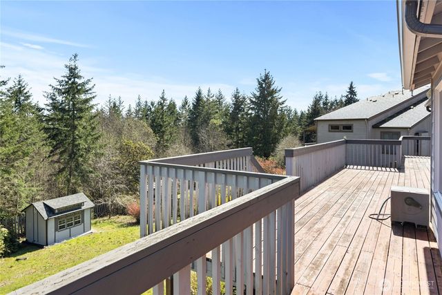 261 E Rainier Court, Allyn, WA 98524