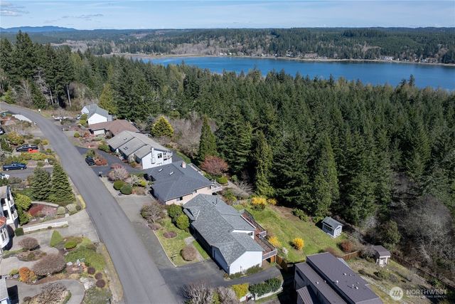 261 E Rainier Court, Allyn, WA 98524