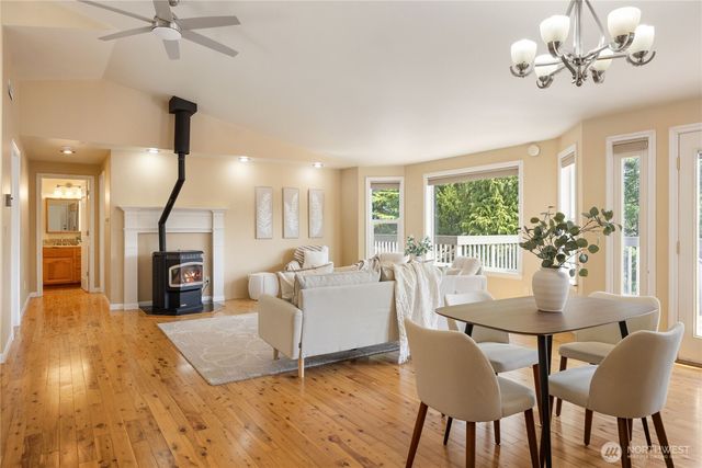 261 E Rainier Court, Allyn, WA 98524