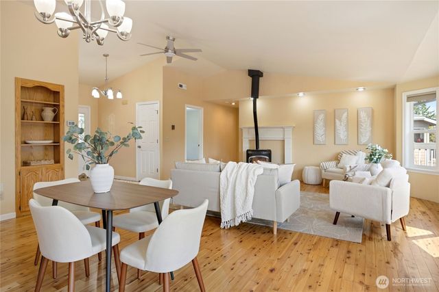 261 E Rainier Court, Allyn, WA 98524