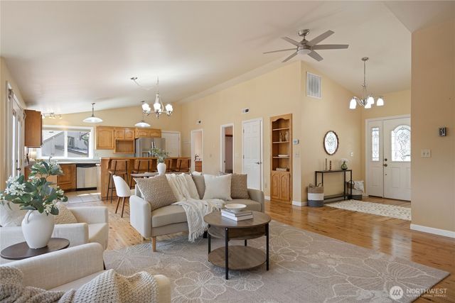 261 E Rainier Court, Allyn, WA 98524