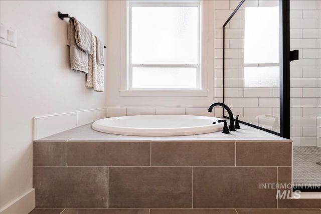 6392 W Sollas Ct, Eagle, ID 83616