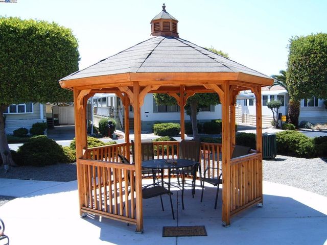 29133 De La Cruz Road, Hayward, CA 94544