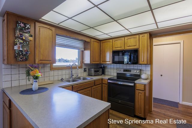 7821 88th Avenue, Zeeland, MI 49464