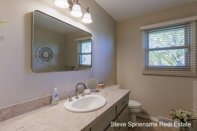 7821 88th Avenue, Zeeland, MI 49464