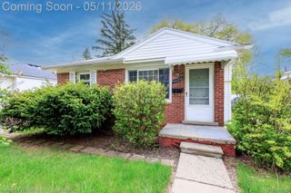 14211 Manhattan Street, Oak Park, MI 48237