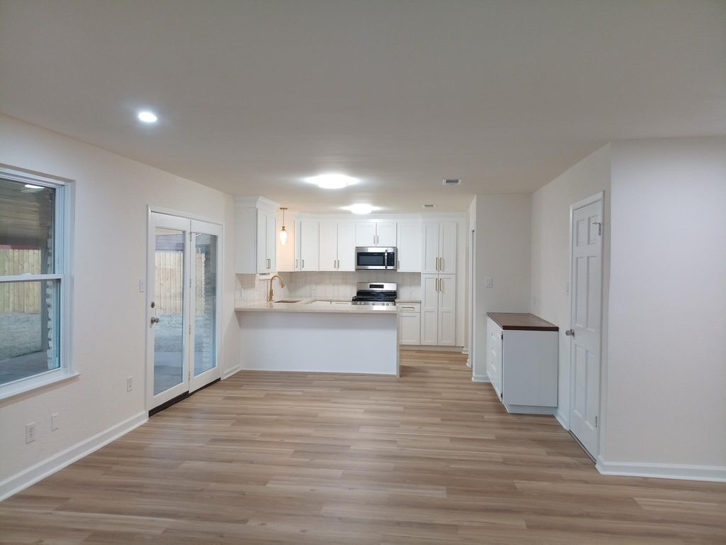 514 Sara DR, Round Rock, TX 78664