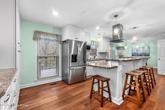 11007 Kestrel Ct, Louisville, KY 40241