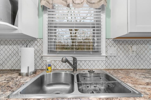 11007 Kestrel Ct, Louisville, KY 40241