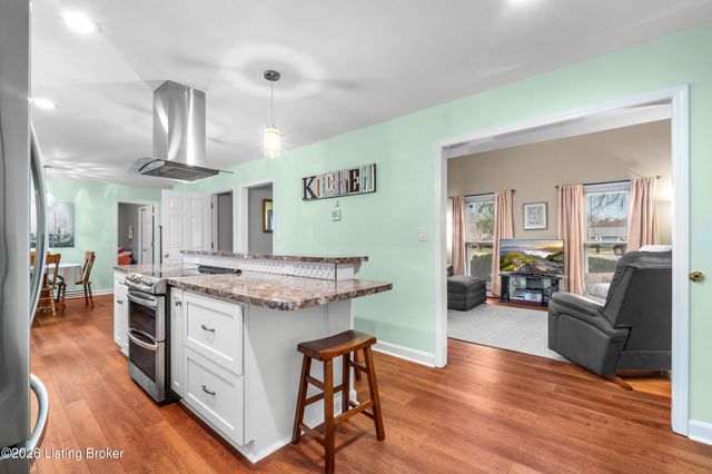 11007 Kestrel Ct, Louisville, KY 40241