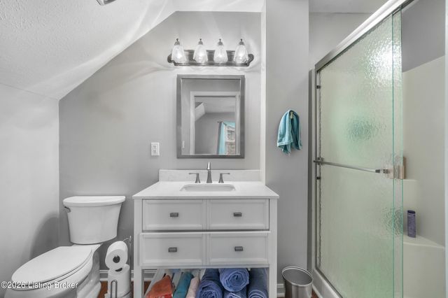 11007 Kestrel Ct, Louisville, KY 40241