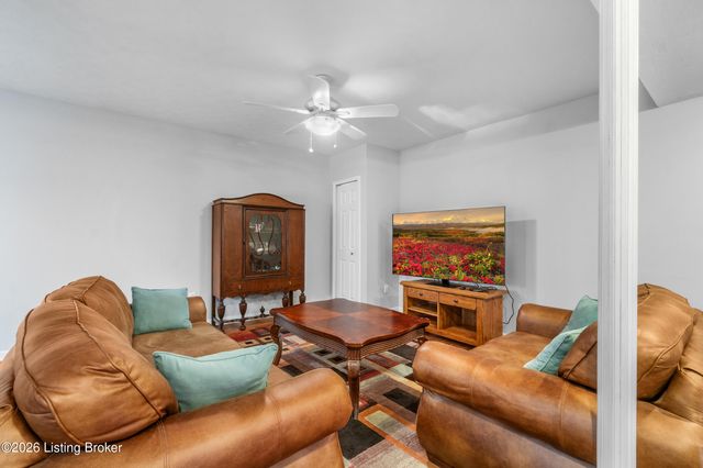 11007 Kestrel Ct, Louisville, KY 40241