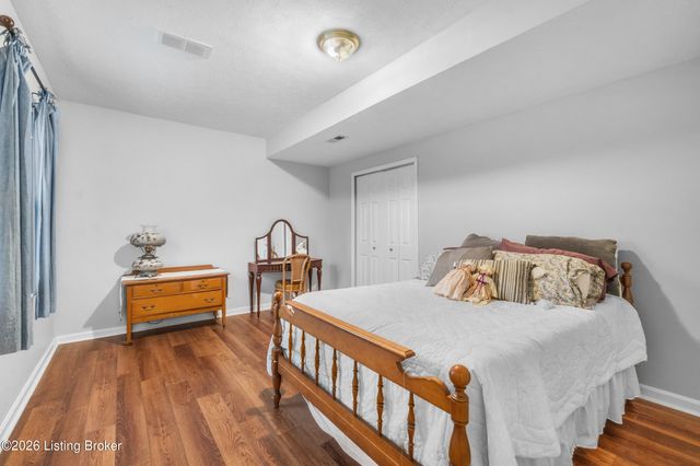 11007 Kestrel Ct, Louisville, KY 40241