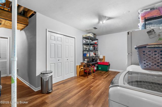 11007 Kestrel Ct, Louisville, KY 40241