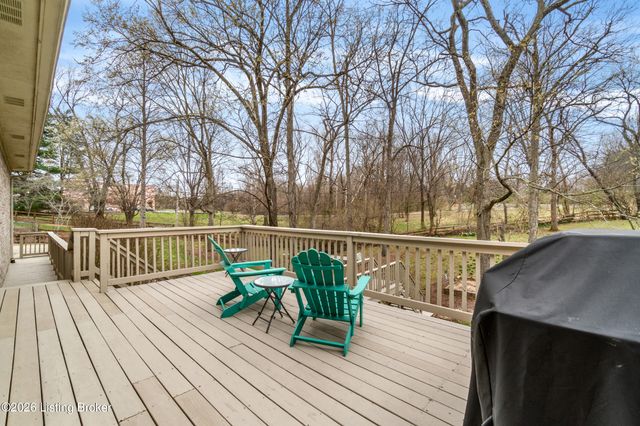 11007 Kestrel Ct, Louisville, KY 40241