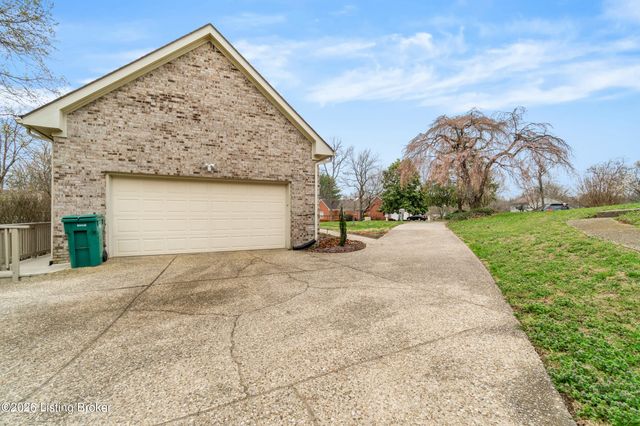 11007 Kestrel Ct, Louisville, KY 40241