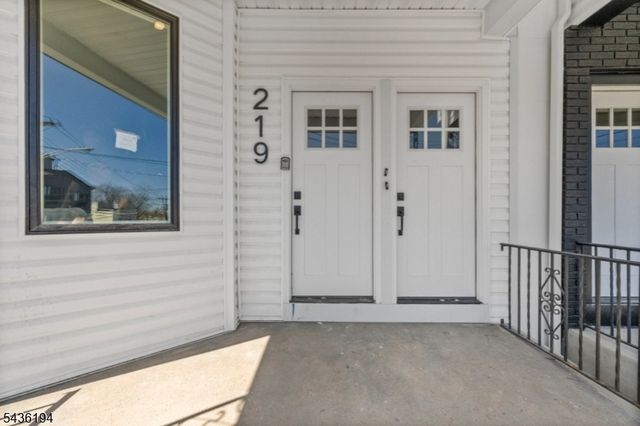 219 Clerk St, Jersey City, NJ 07305