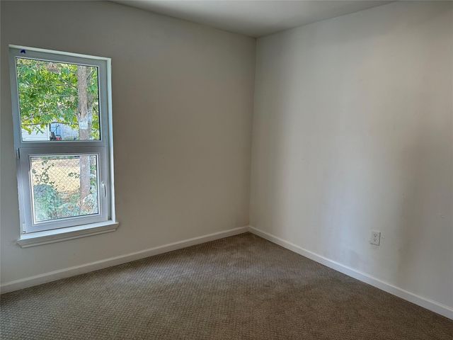 909 Jerry Mashek Drive, West, TX 76691