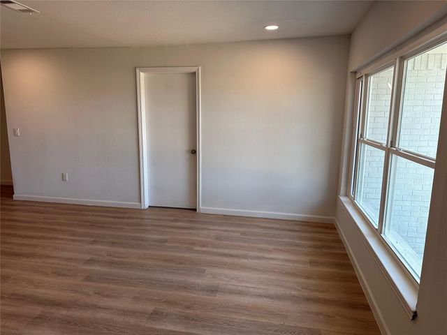 909 Jerry Mashek Drive, West, TX 76691