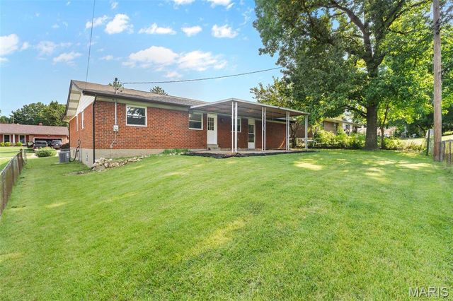 4494 Papal Drive, Florissant, MO 63033