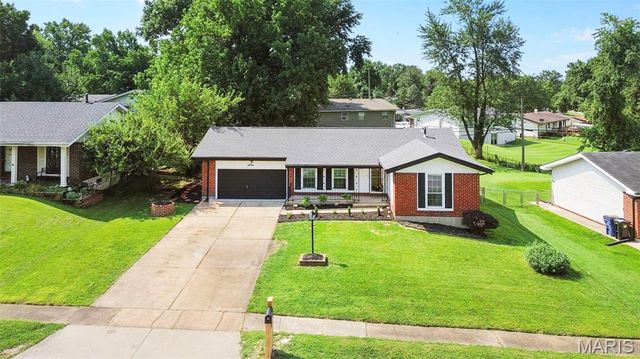 4494 Papal Drive, Florissant, MO 63033
