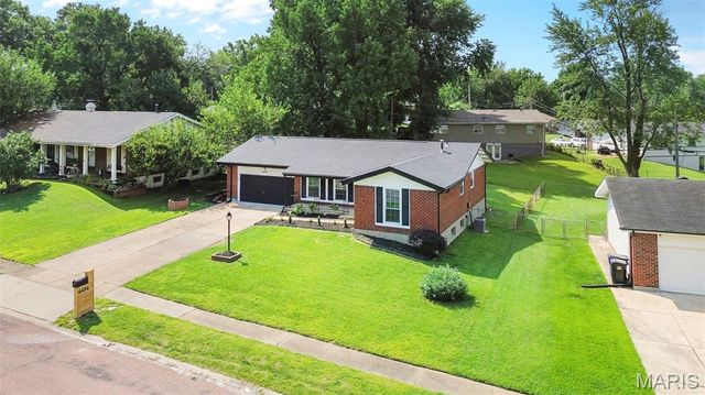 4494 Papal Drive, Florissant, MO 63033