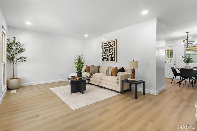 4494 Papal Drive, Florissant, MO 63033