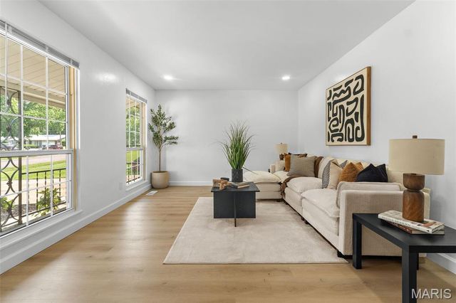 4494 Papal Drive, Florissant, MO 63033