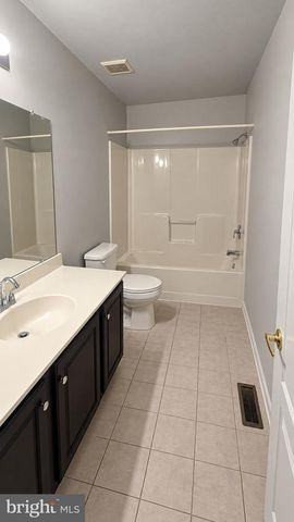 103 CASTLETON RD, Delran, NJ 08075