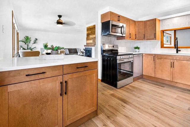 317 S WESTERN AVENUE, Neenah, WI 54956