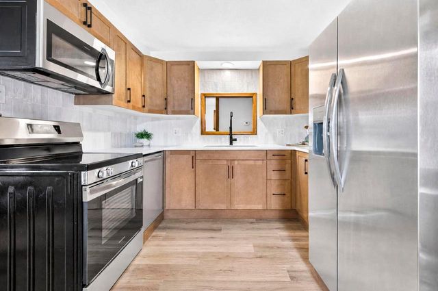 317 S WESTERN AVENUE, Neenah, WI 54956