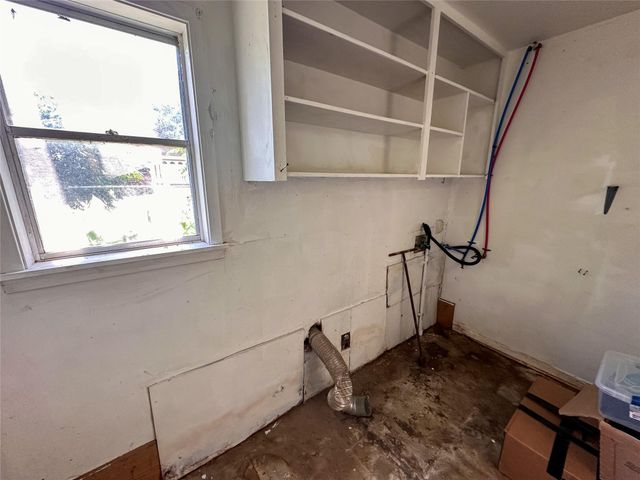 407 4th Ave, Smithville, TX 78957