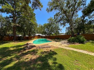 407 4th Ave, Smithville, TX 78957