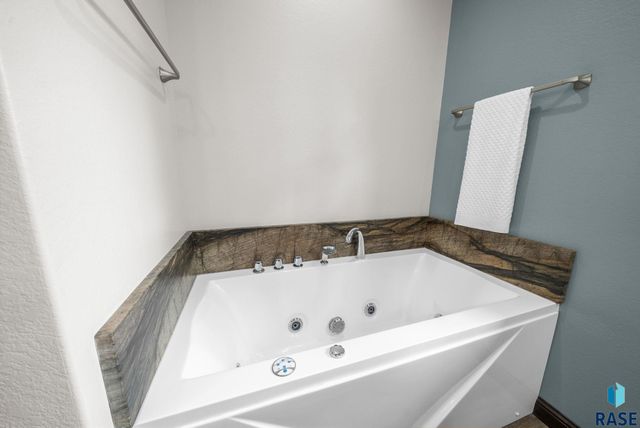 6200 S El Dorado Ave Avenue, Sioux Falls, SD 57108