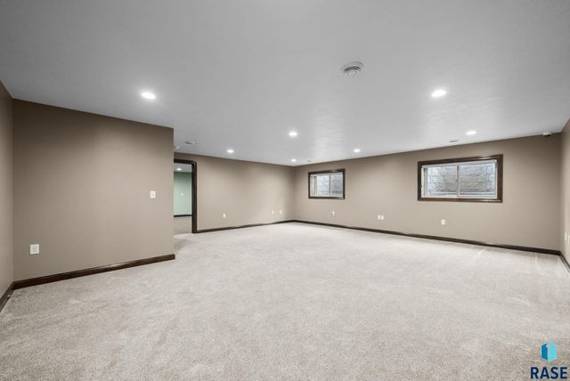 6200 S El Dorado Ave Avenue, Sioux Falls, SD 57108