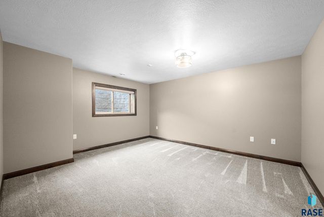 6200 S El Dorado Ave Avenue, Sioux Falls, SD 57108