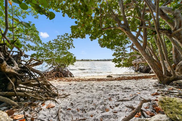 200 Scotia Drive 202, Hypoluxo, FL 33462