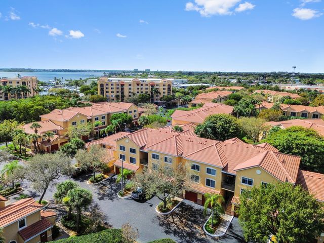 200 Scotia Drive 202, Hypoluxo, FL 33462