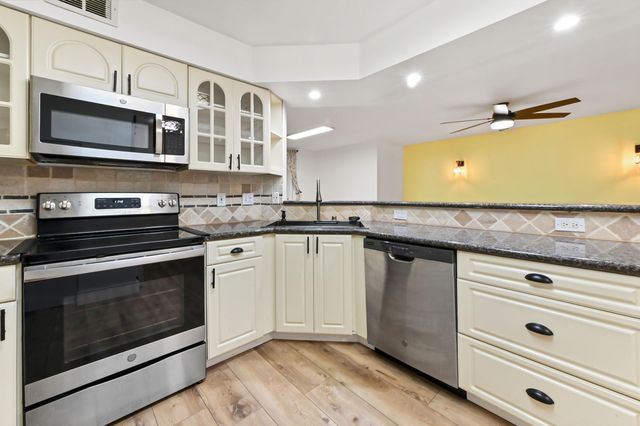 200 Scotia Drive 202, Hypoluxo, FL 33462