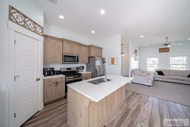 6820 S Broyhill Ave, Idaho Falls, ID 83402