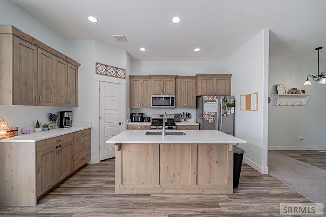 6820 S Broyhill Ave, Idaho Falls, ID 83402