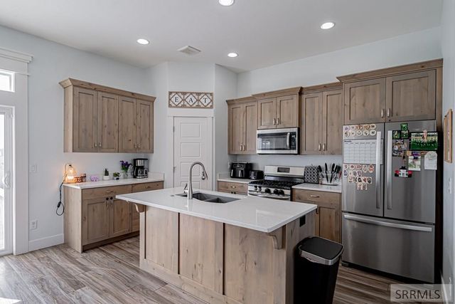 6820 S Broyhill Ave, Idaho Falls, ID 83402