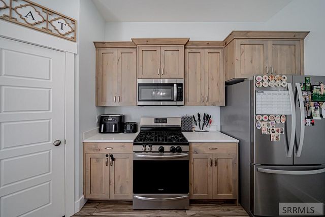 6820 S Broyhill Ave, Idaho Falls, ID 83402