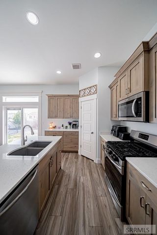 6820 S Broyhill Ave, Idaho Falls, ID 83402
