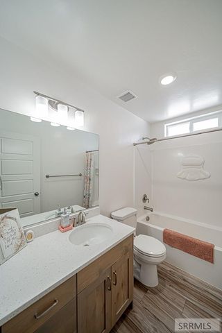 6820 S Broyhill Ave, Idaho Falls, ID 83402