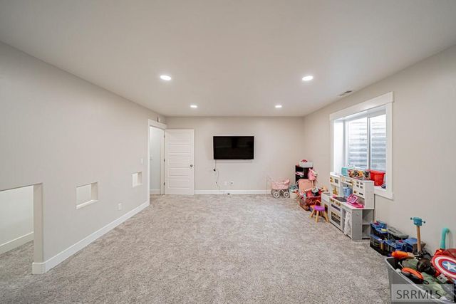 6820 S Broyhill Ave, Idaho Falls, ID 83402