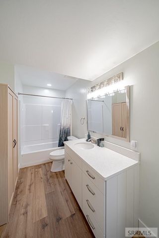 6820 S Broyhill Ave, Idaho Falls, ID 83402