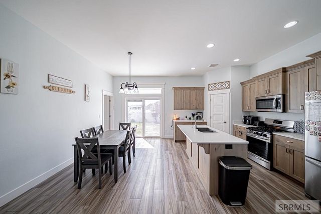 6820 S Broyhill Ave, Idaho Falls, ID 83402