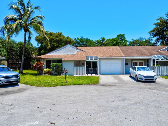 8630 Bridle Path Ct 207, Davie, FL 33328